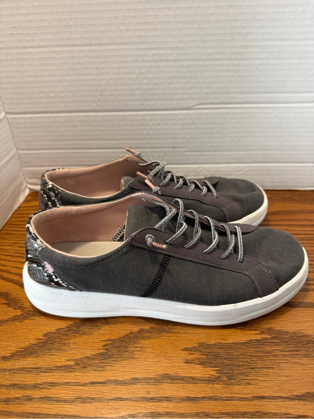 Hey Dude Women's 10 Gray Sneakers with Pink Lining lightweight Comfy slip ons